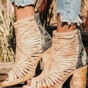 Freebird by Steven/Style: Bela/Light Tan/Size 9